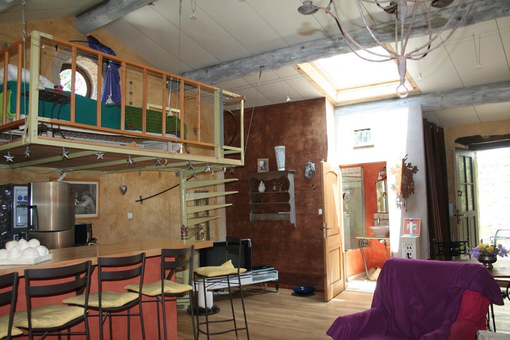Chambre D'Hotes La Romarine Barnave Rum bild