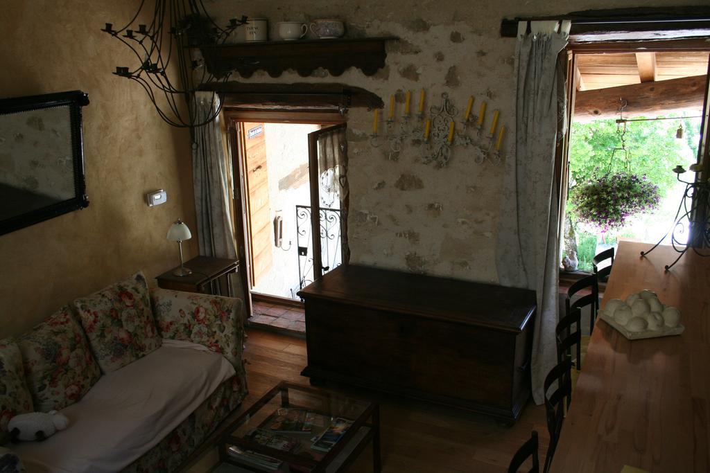 Chambre D'Hotes La Romarine Barnave Exteriör bild