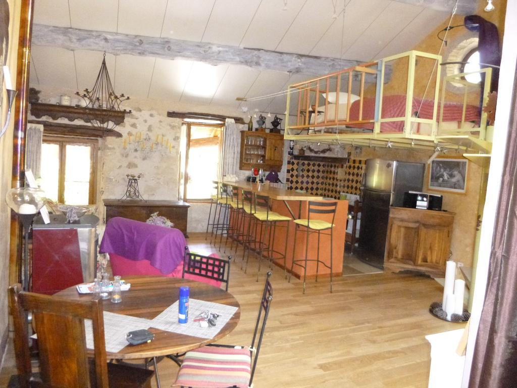 Chambre D'Hotes La Romarine Barnave Rum bild